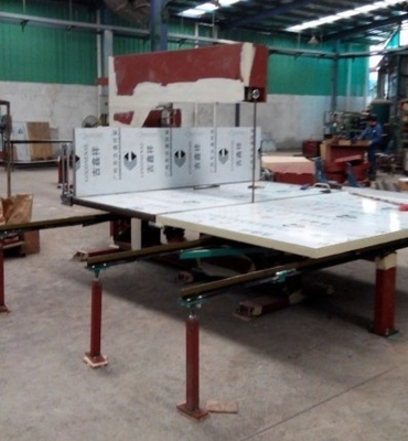 เครื่องตัดโฟมแนวตั้งโพลียูรีเทนแบบแมนนวล DTLQ-4L 1.74kw