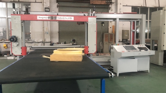 CNC เครื่องตัดฟองน้ำแนวนอนโฟม PU ใบมีดสั่นอัตโนมัติ 6kw