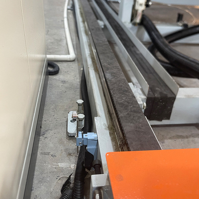 เครื่อง CNC Polyurethane ความเร็วสูง เครื่องตัดฟองแนวสําหรับแผ่นสปอง