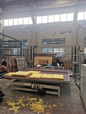 เครื่องตัด CNC เครื่องตัดใบหมุนสําหรับวัสดุฟองอุตสาหกรรมหมอนและเฟอร์นิเจอร์