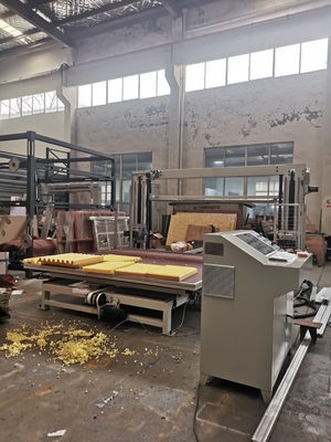 เครื่องตัดฟอง CNC ทิศทางหมุนหมุน Saw Blade สําหรับสปองและยืดหยุ่น PU กับเข็มขัดโต๊ะหมุน