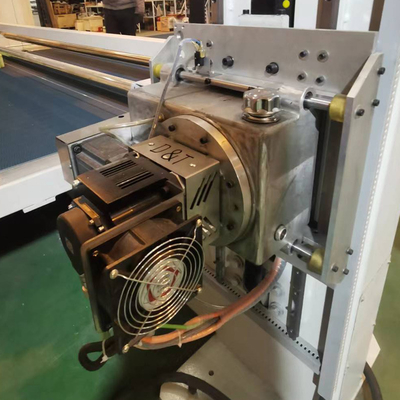 เครื่องตัดฟอง CNC Oscillating Double-blade สําหรับอุตสาหกรรม D&T การตัดสปองยืดหยุ่น