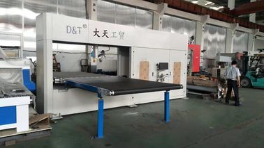 เครื่องโพลียูรีเทนโฟม Cnc แนวตั้งด้วยมีดหมุน