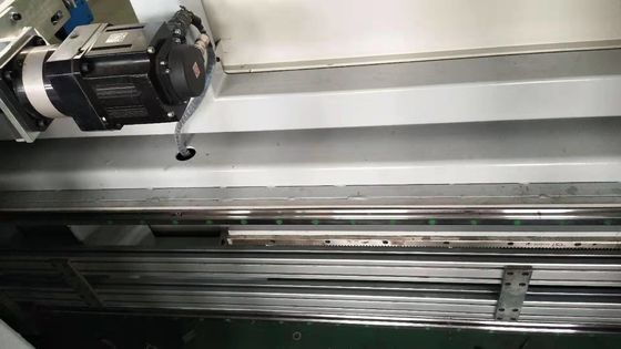 เครื่องตัดฟองน้ำ CNC แบบตั้งตรง 40m / นาทีตัดรูปร่าง 2D