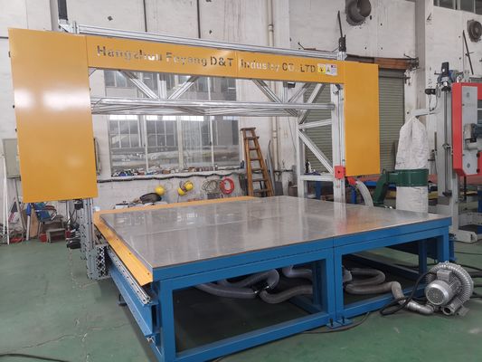 เครื่องตัดโฟม CNC 3D สำหรับโฟมแข็งและกึ่งแข็งพร้อมโต๊ะทำงานสูญญากาศ