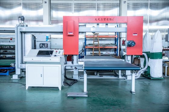 เครื่องตัดลวด CNC แบบแข็ง PU Foam 6m / นาทีพร้อมใบมีดแนวตั้ง