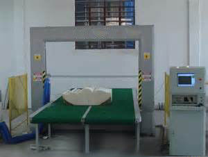 เครื่องตัดโฟม / ใบมีดสั่นพร้อมโต๊ะทำงานแบบ Plat 8.5KW สำหรับโฟมยืดหยุ่น